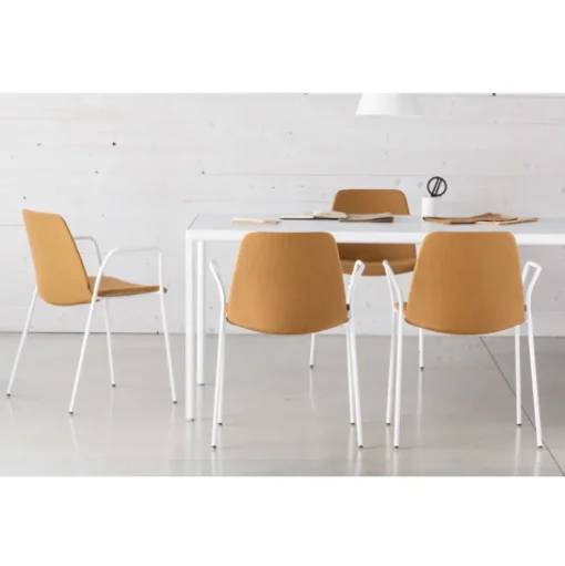 Unnia Tapiz Chair with Arms
